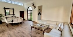 Venta de moderna casa estilo unico con lindos jardines en Los Ejidos en Piura